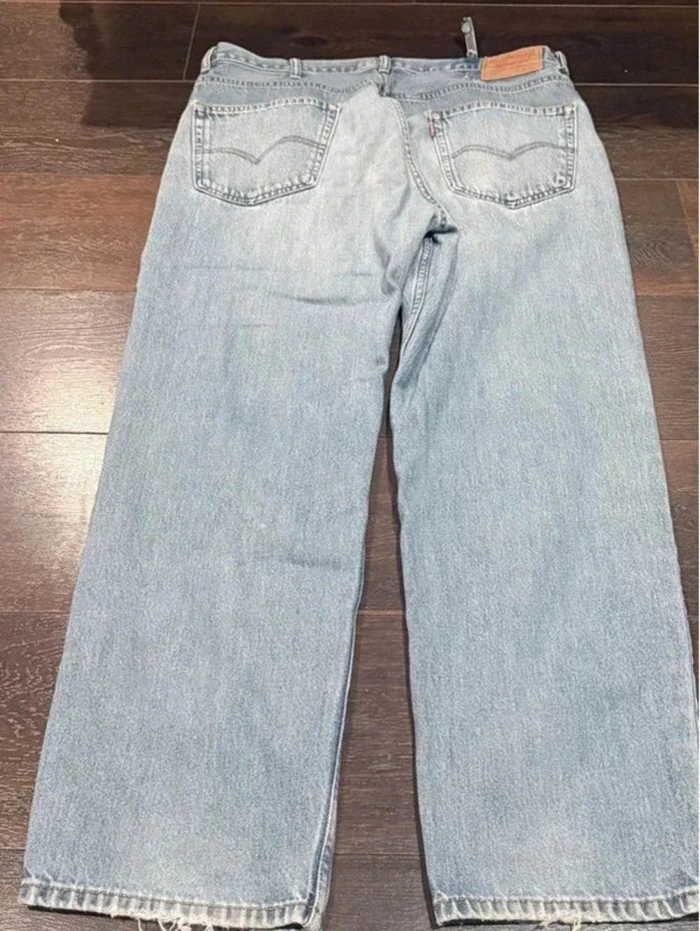 Levi’s 550 Relaxed Fit Men’s Jeans 38x32 Light Wash Denim Distressed 138